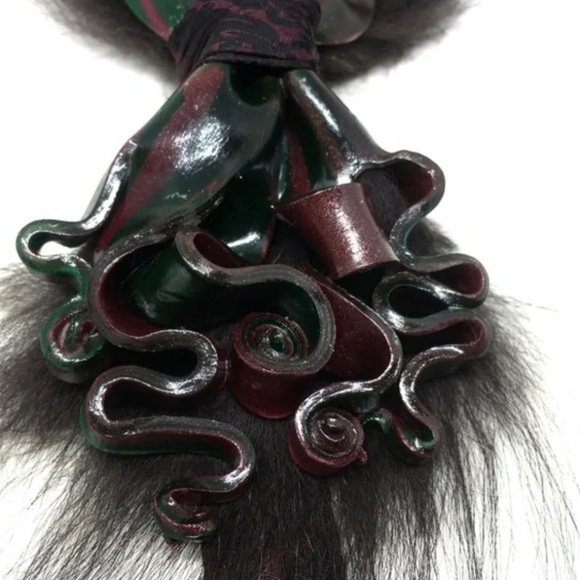 Guillotine Sculpted Bow Tie: Maleficent - Picture 8 of 9